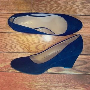 4 inch black round toe wedges